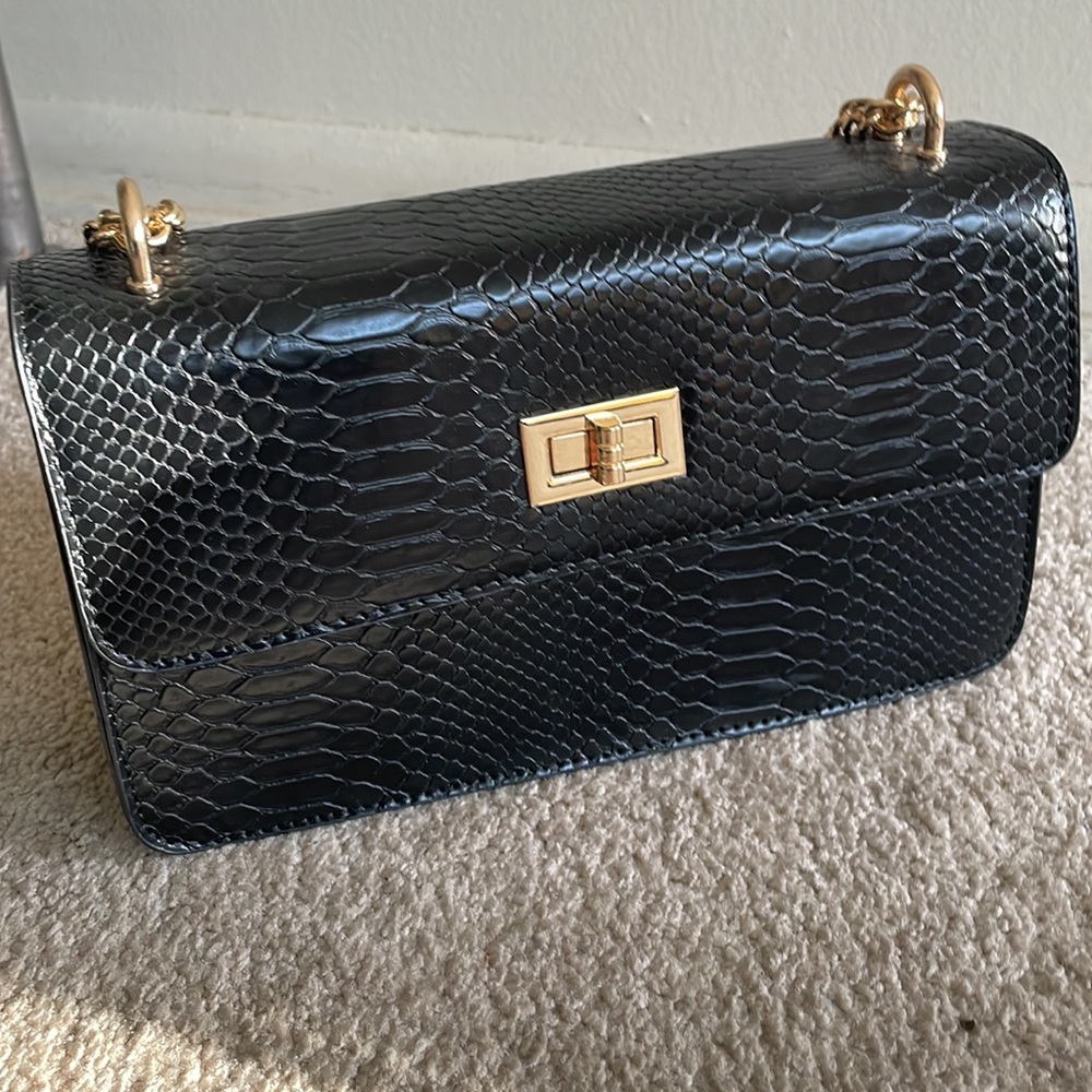 Black camera bag/ chain strap shoulder bag - Picture 2 of 3